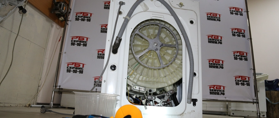 Почему стиральная машина Аристон не сливает воду